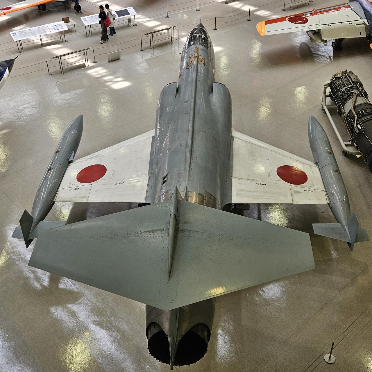 升力不足的F-104

照片是日本航空自卫队退役的一架 ‌F-104J‌ （编号