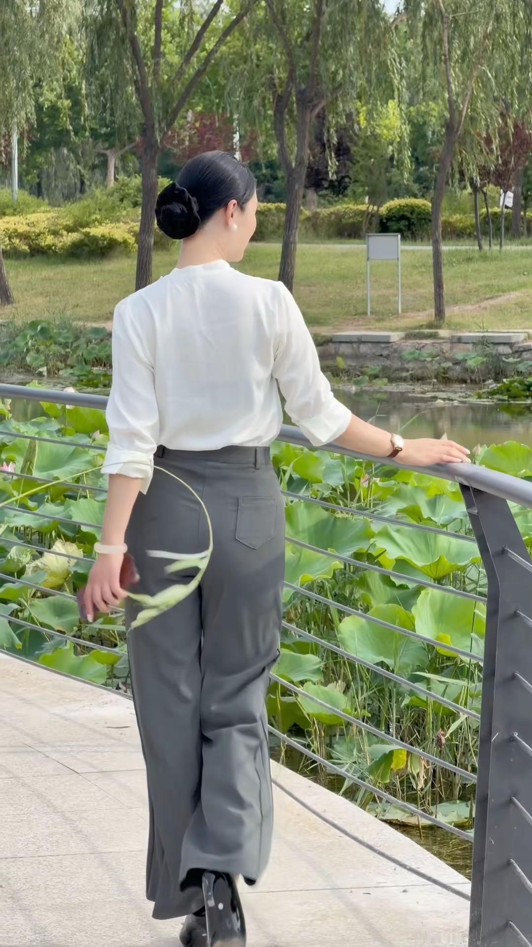互不心动，互不惦记，干净坦荡，仅此而已。知性轻熟风