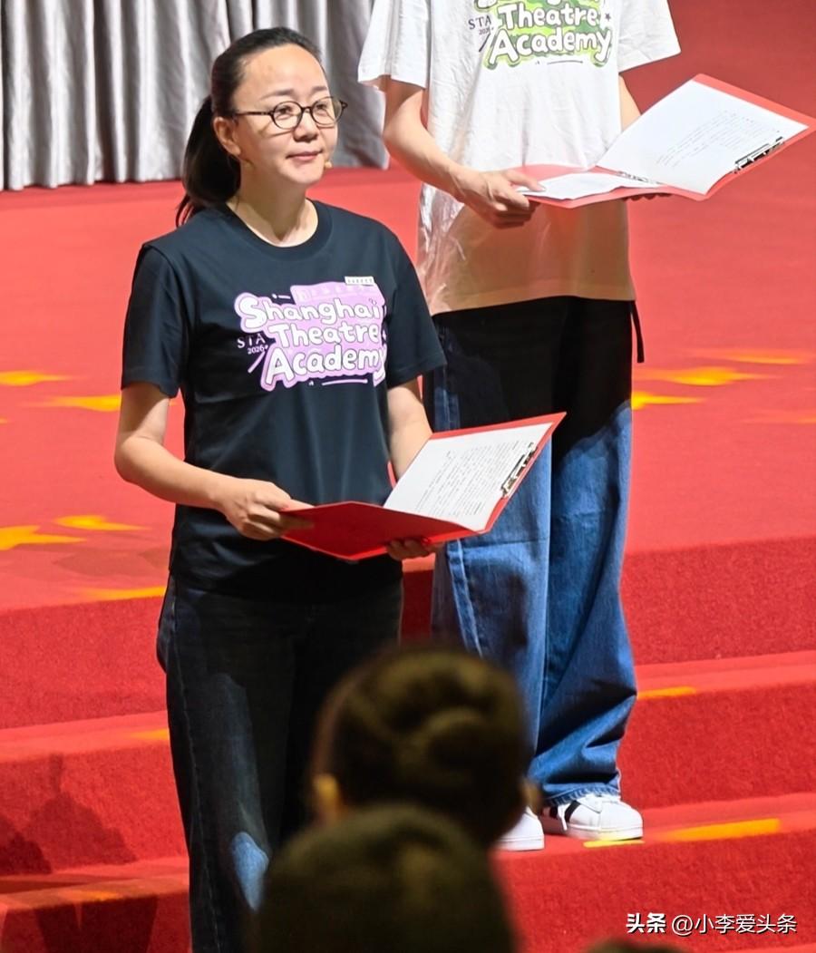 王一楠这件事，真的给全网陪读妈妈狠狠上了一课。
女人可以顾家，可以为孩子让步，但
