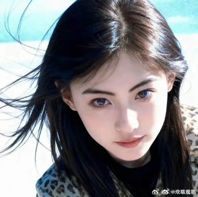 张柏芝皮肤好到像开了滤镜 刷到张柏芝的近照，这个皮肤质感说是二十岁我都信，完全看