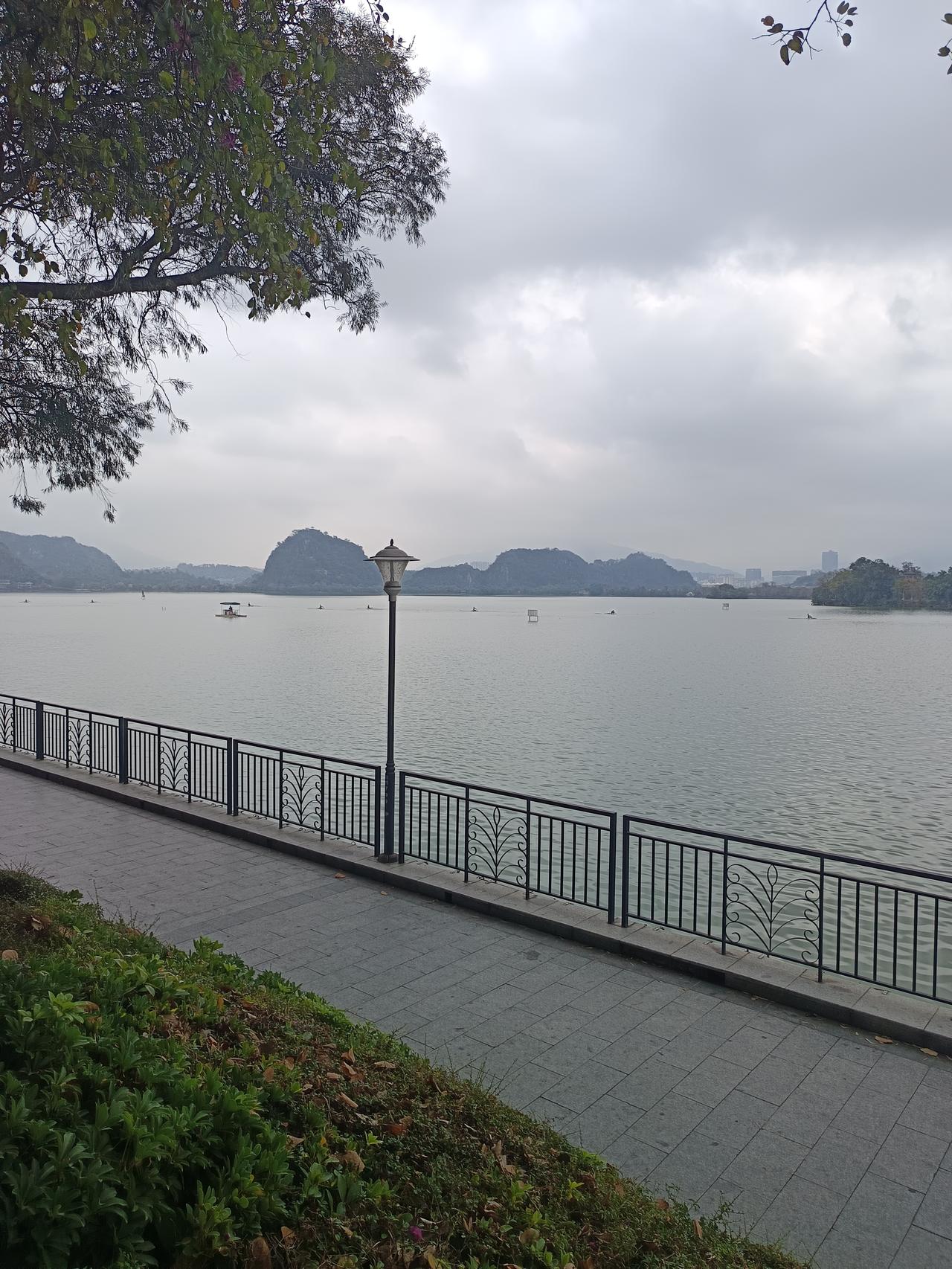 我终于知道
为什么运动员明知道训练这么辛苦！
却依然这么努力的训练



家人们