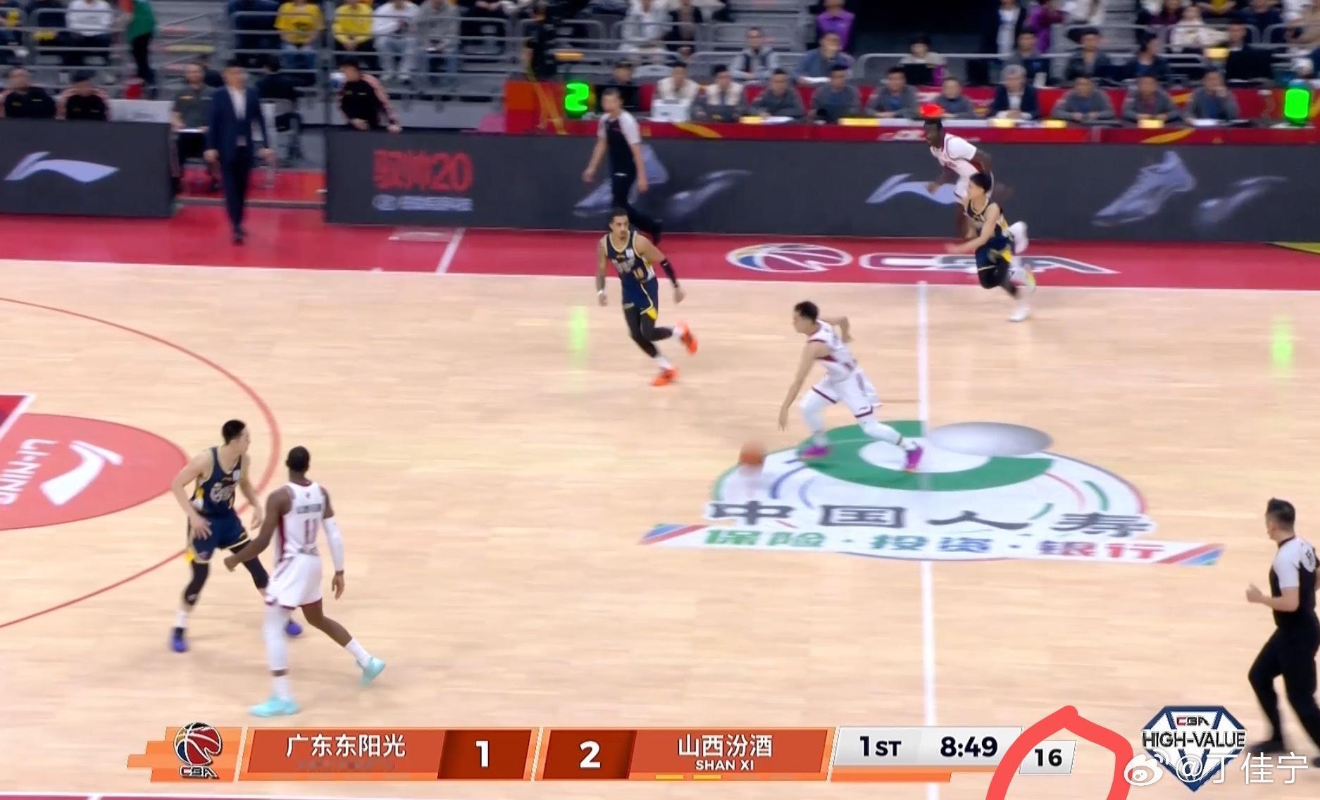 广东男篮vs山西男篮 再跟大家说一下，按照最新的篮球规则，24秒计时器显示15，