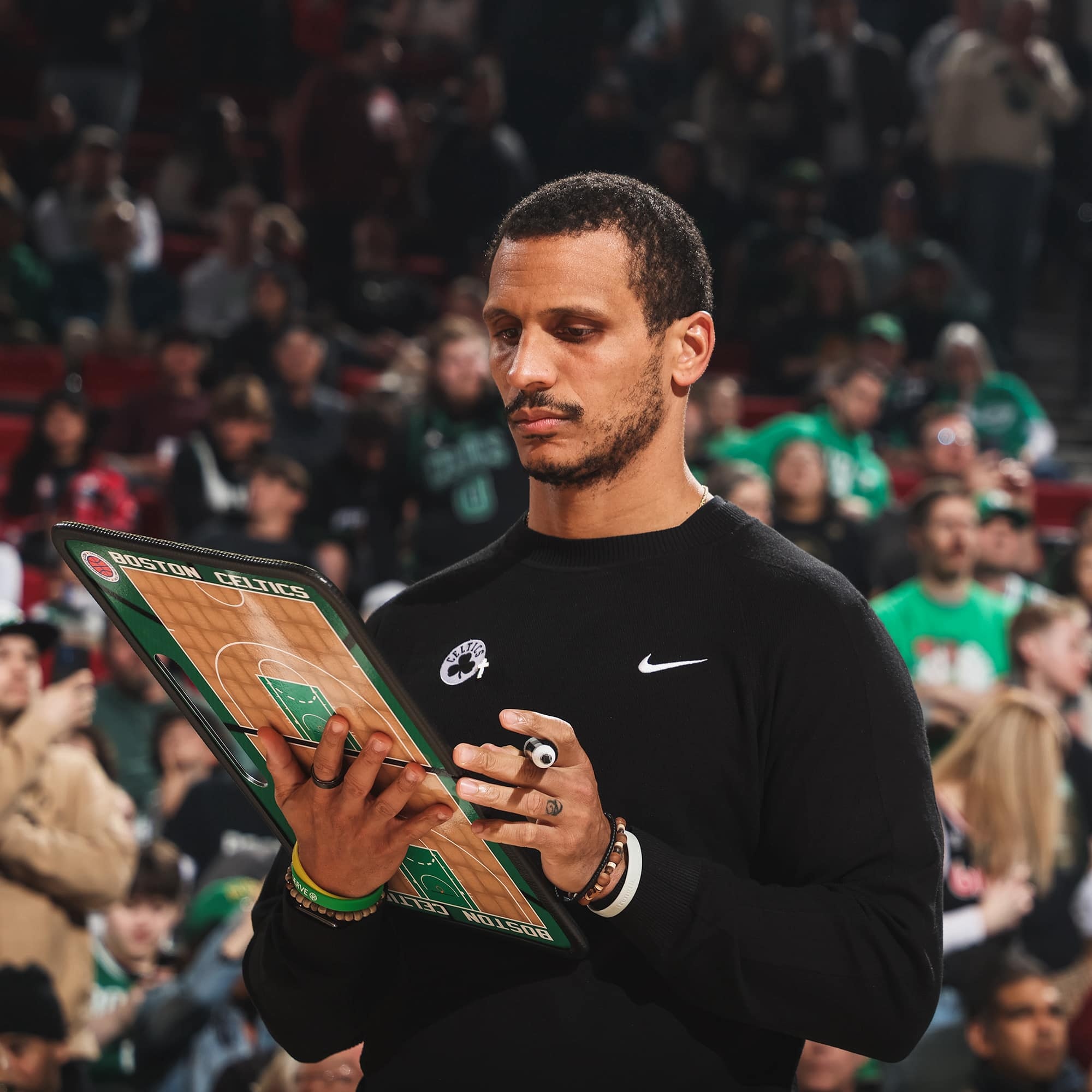 从第三节还剩7分26秒到比赛结束（当时黄蜂领先5分）三球的表现