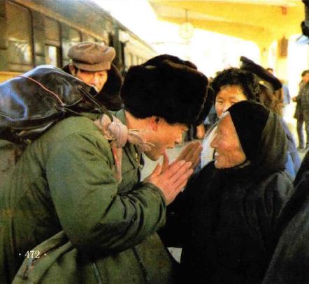 沈阳军区某炮兵团指挥连志愿兵张子祥，以雷锋精神为榜样，勤勤恳恳为人民作奉献，在军