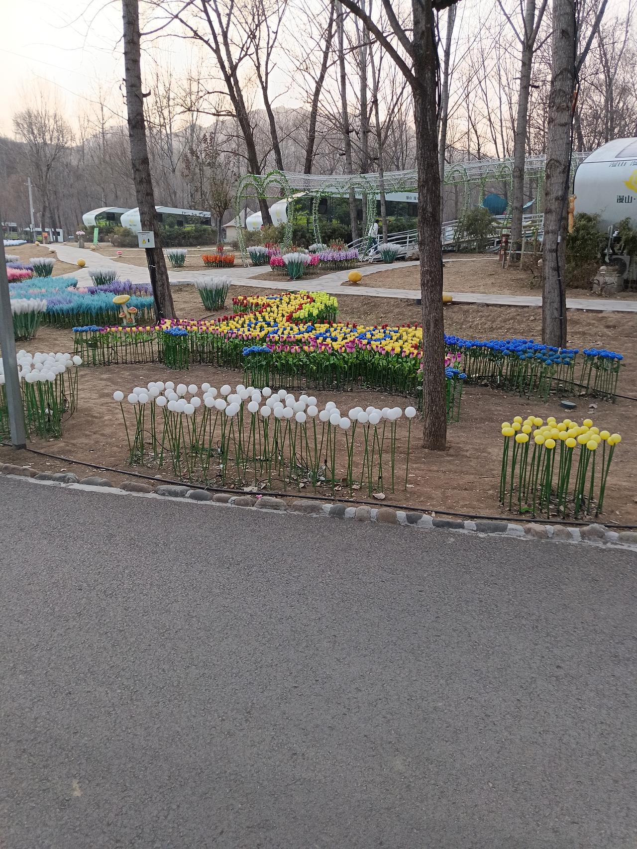 新年爱好打卡开启！就说我最近迷上了“蓝精灵大战藏地妖”，这一看就是蓝精灵系列火了