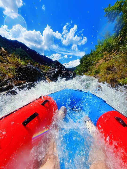 江浙沪漂流天花板‼️在矿泉水里漂流…live😭