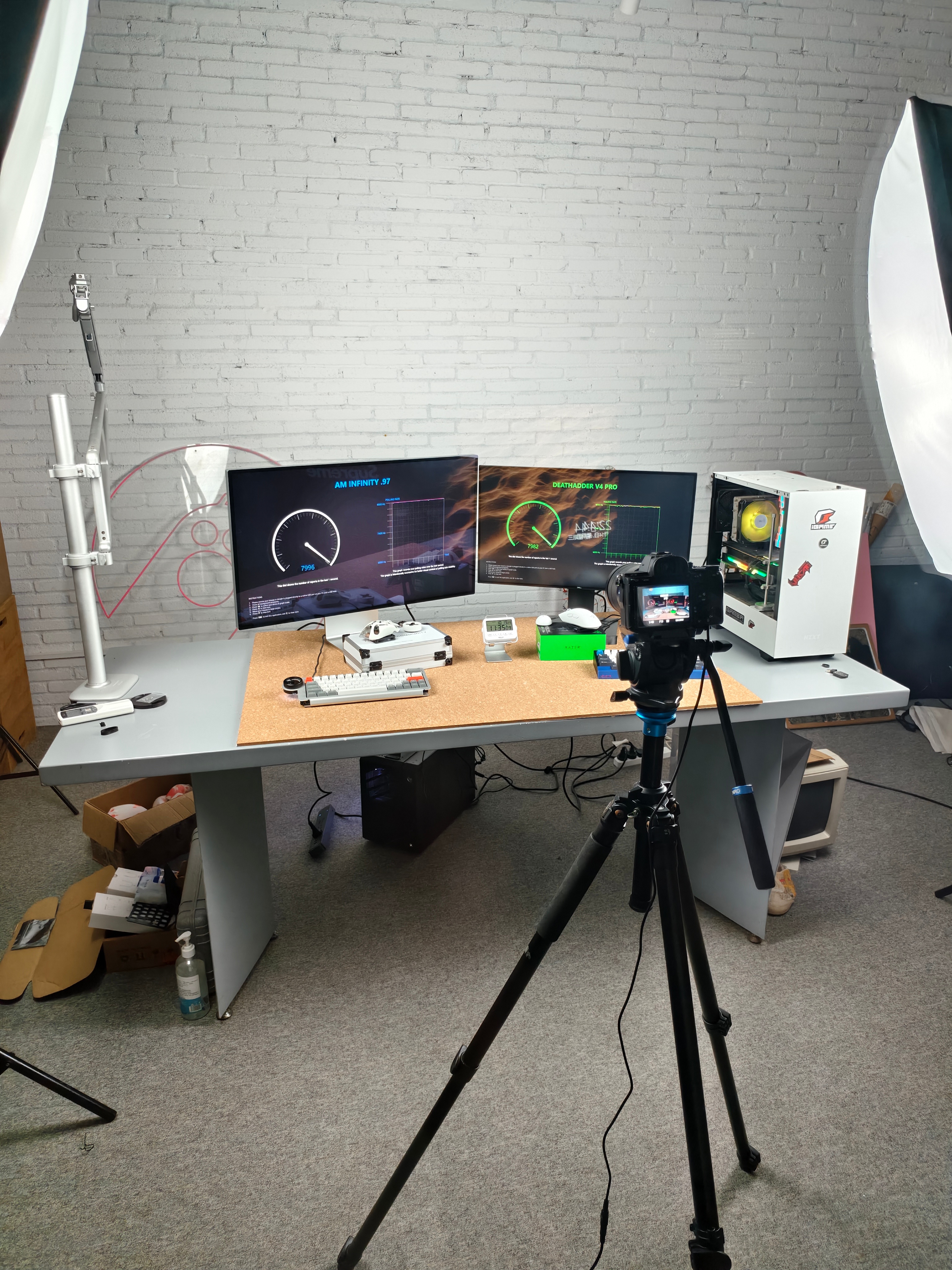 我们的台湾小哥开始这个测试（绿色的 8K 有波动），结果说了一个地狱笑话：青鸟不