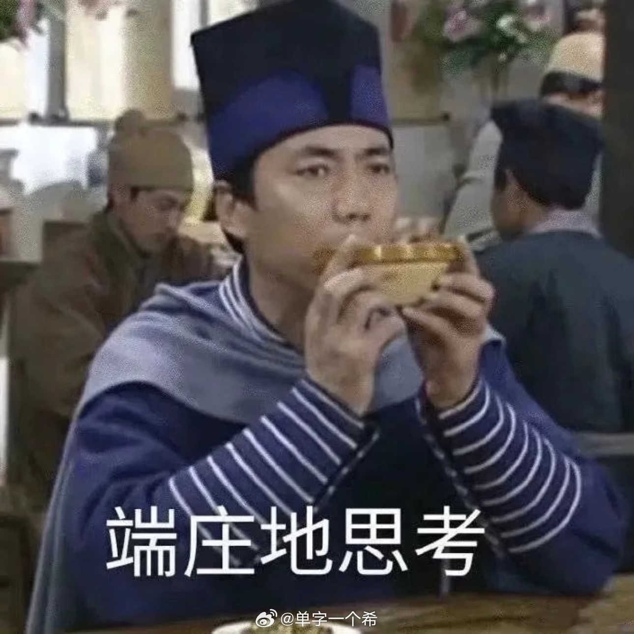 👩🏻：老公我想吃西瓜🍉👨🏻：我去给你切👩🏻：妞妞帮我把耳机拿过来一