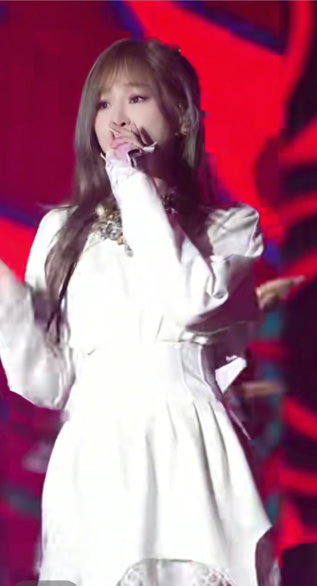 王心凌的重庆北碚演唱会，真是人山人海，除了台下坐满了观众，就连当地公路边，山上也