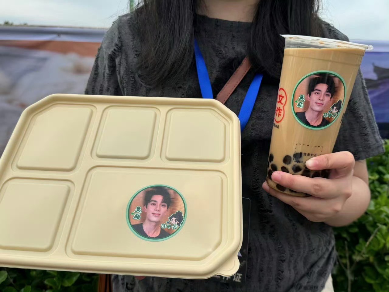 吴磊给粉丝逆应援了好多好吃的吴磊剑来杀青给粉丝撒饭吴磊剑来杀青撒饭逆应援