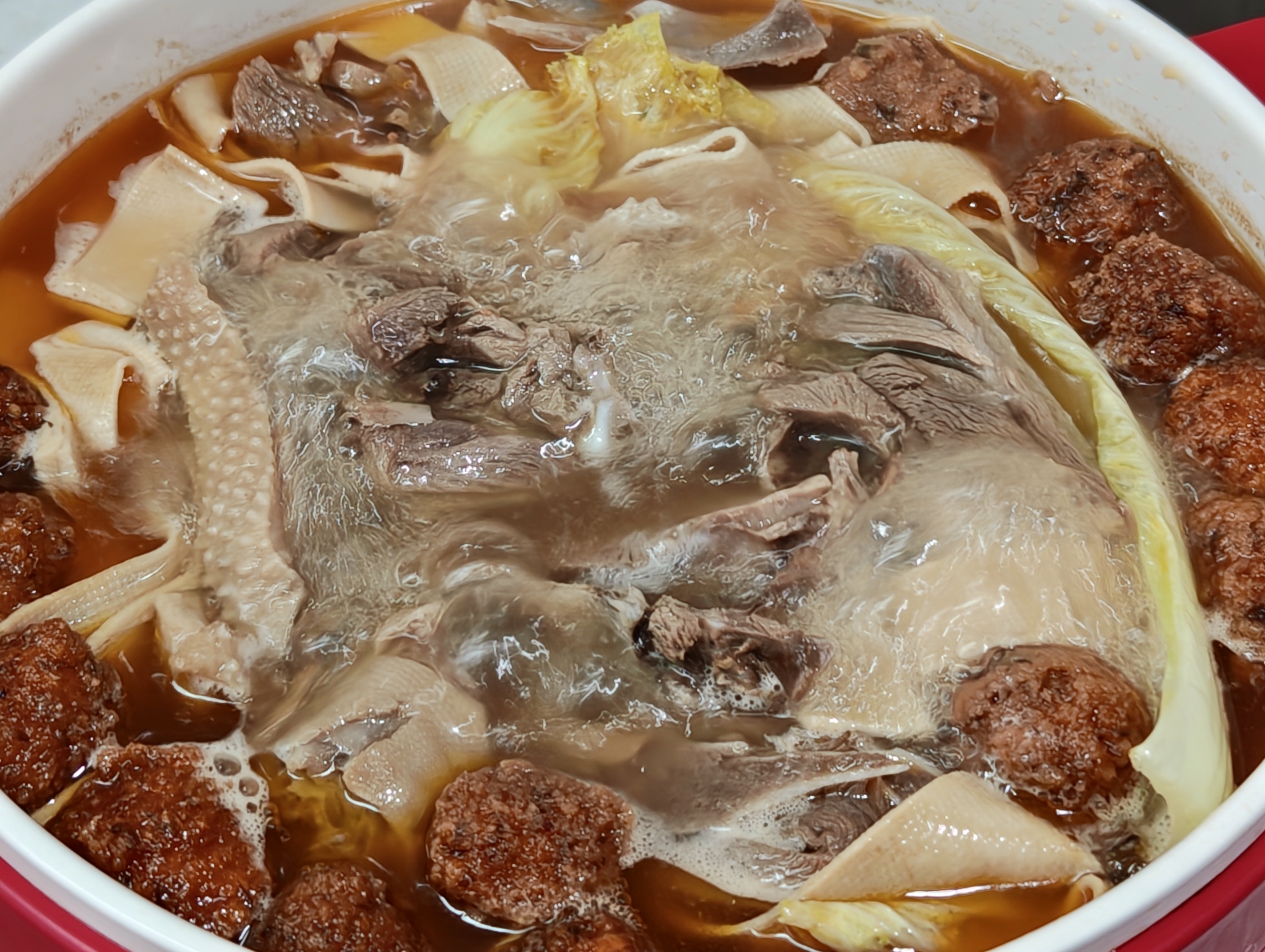 阿姨称鹅腿已断货15年有余大学生吃了不认识鹅肉的亏，像我这种天天吃鹅的老吃家，是