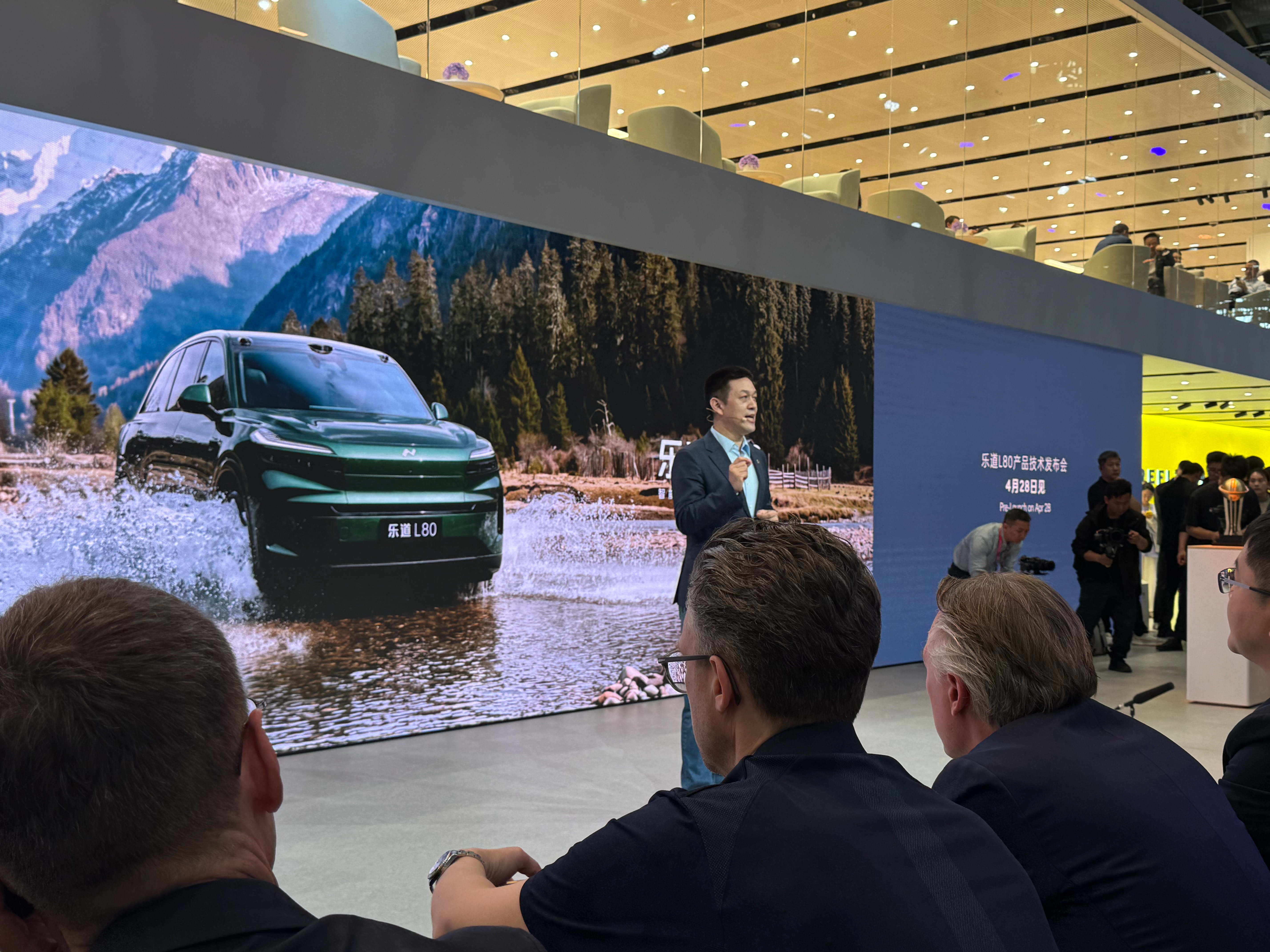 乐道 L80 开始官宣了。定位大五座 SUV，计划 4 月 28 日技术发布会，