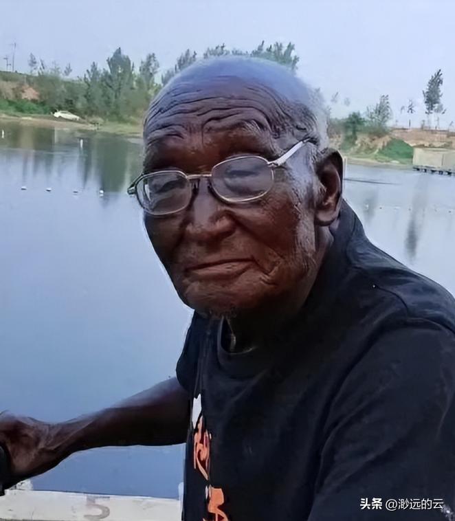 河北“钓帝”安国勇，75岁，前几天走了。医生诊断是白肺。可熟悉他的人都说，他是把
