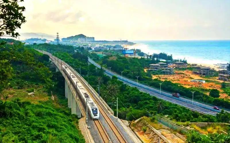 近日国台办发言人朱凤莲表示，台湾回归之后，大陆将帮台湾建设时速350公里的环岛高