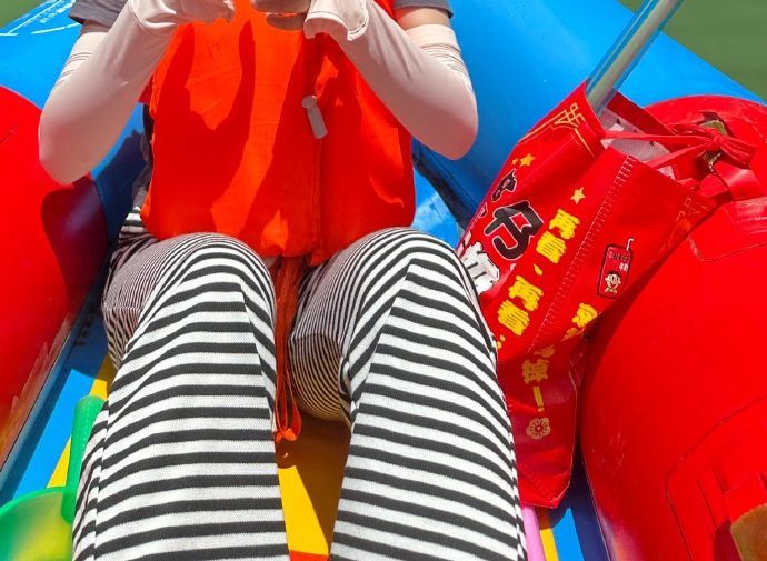 夏天真的不建议穿条纹的裤子出门