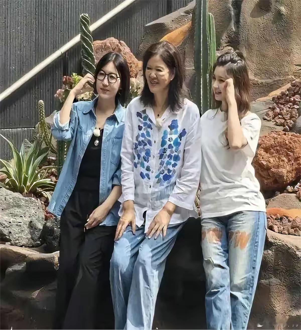 没想到像郎平这么厉害的人，竟然能……那张脸看起来科技感好重啊！ ​​​