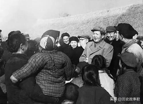 珍贵照片、毛主席在农村视察时的珍贵瞬间，毛主席说“没有调查就没有发言权”。于是组