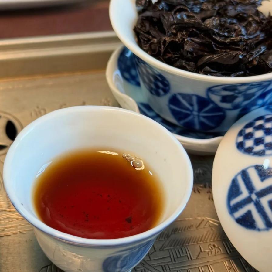 是不是资深茶客，都不用成套茶具？记得刚开始喝茶的时候，特别在意泡茶的杯、壶、公道