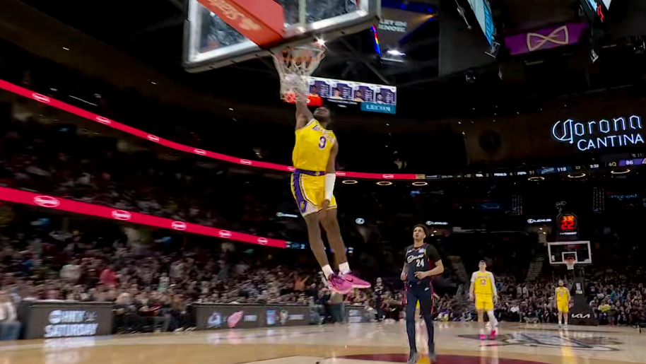 当布朗尼，再次踏上骑士的主场。 