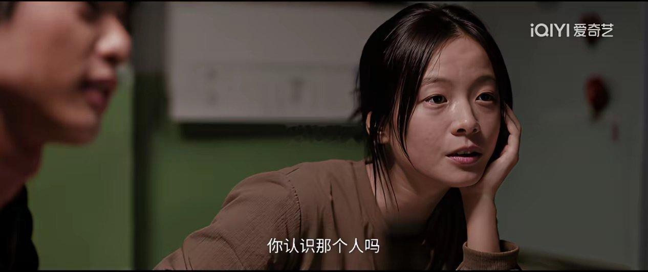 黄轩、白宇帆、李庚希三人一场吃饭的戏份，真的太炸裂了。​饭桌上，喝醉的黄轩以开玩
