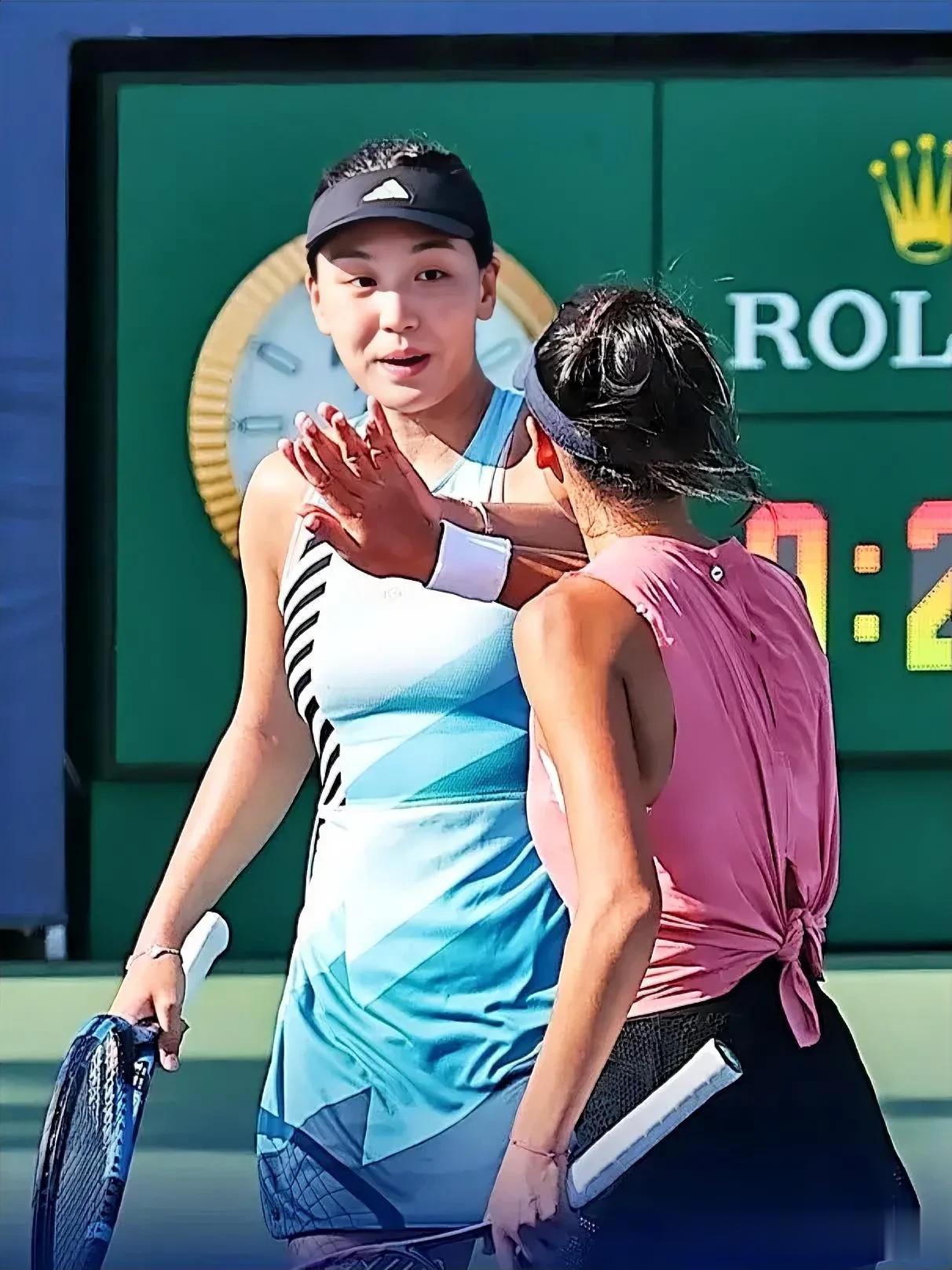 再现神奇！北京时间9月7日凌晨，2023美国网球公开赛女子双打1/4决赛，中国海