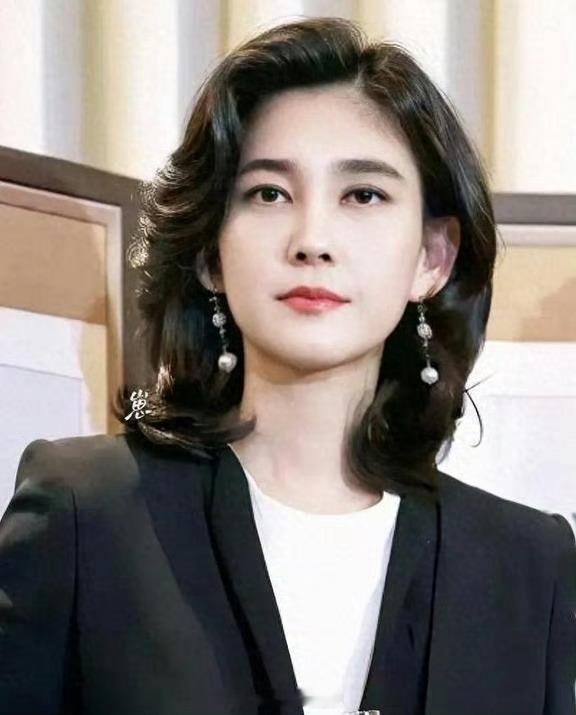 55岁三星长公主李富真露面不愧是韩国长公主，真漂亮啊