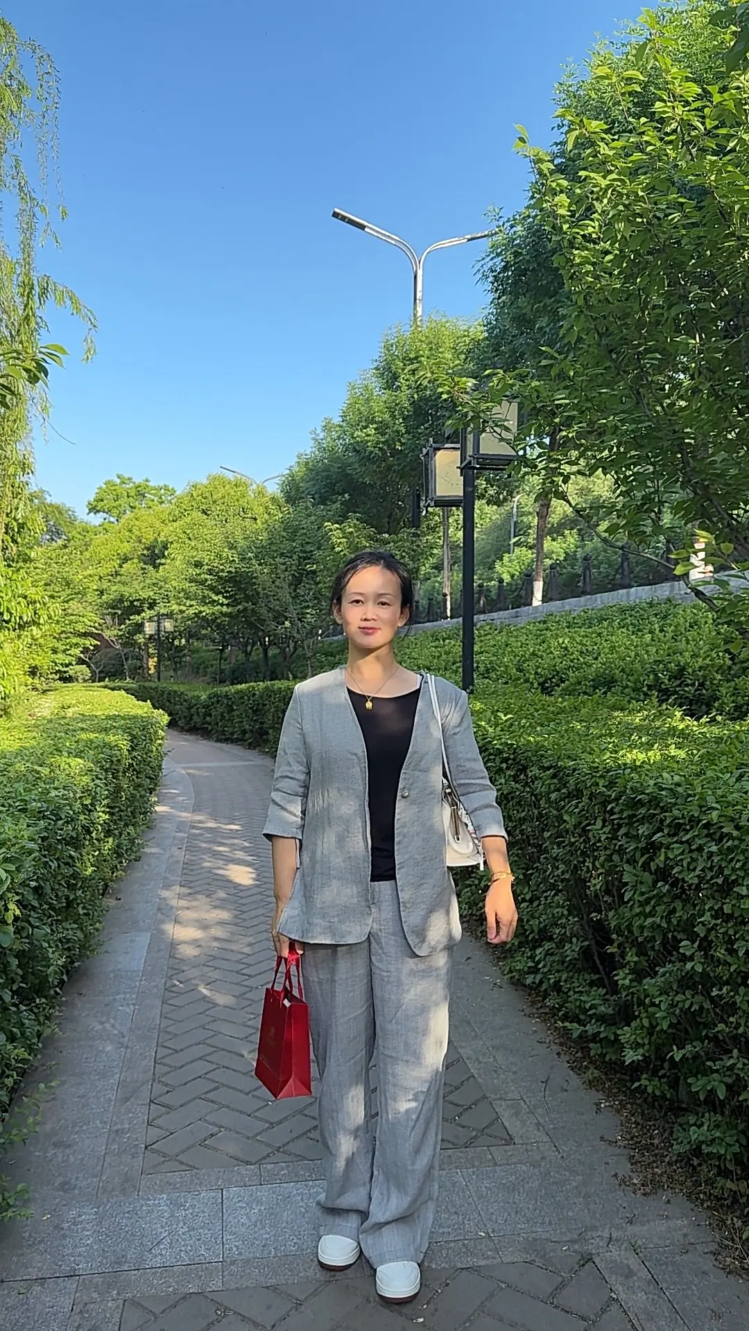 人啊，所有的痛苦其实都是虚惊一场，把你的朋友圈仅三天可见打开吧，每天留...
