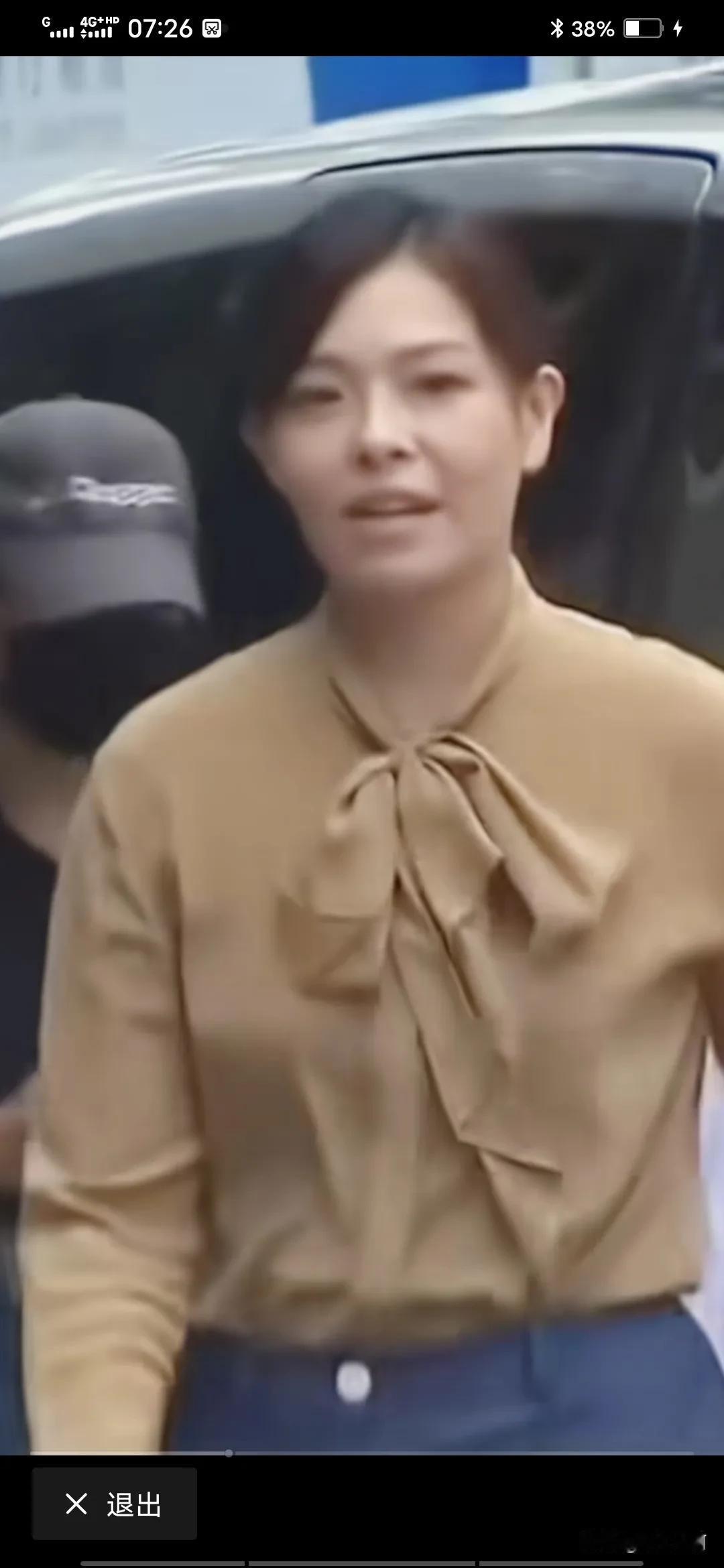 两岸早日统一，
台湾早日回归，
同是华夏子孙，
不要弄得剑拔弩张，
台湾富裕离不