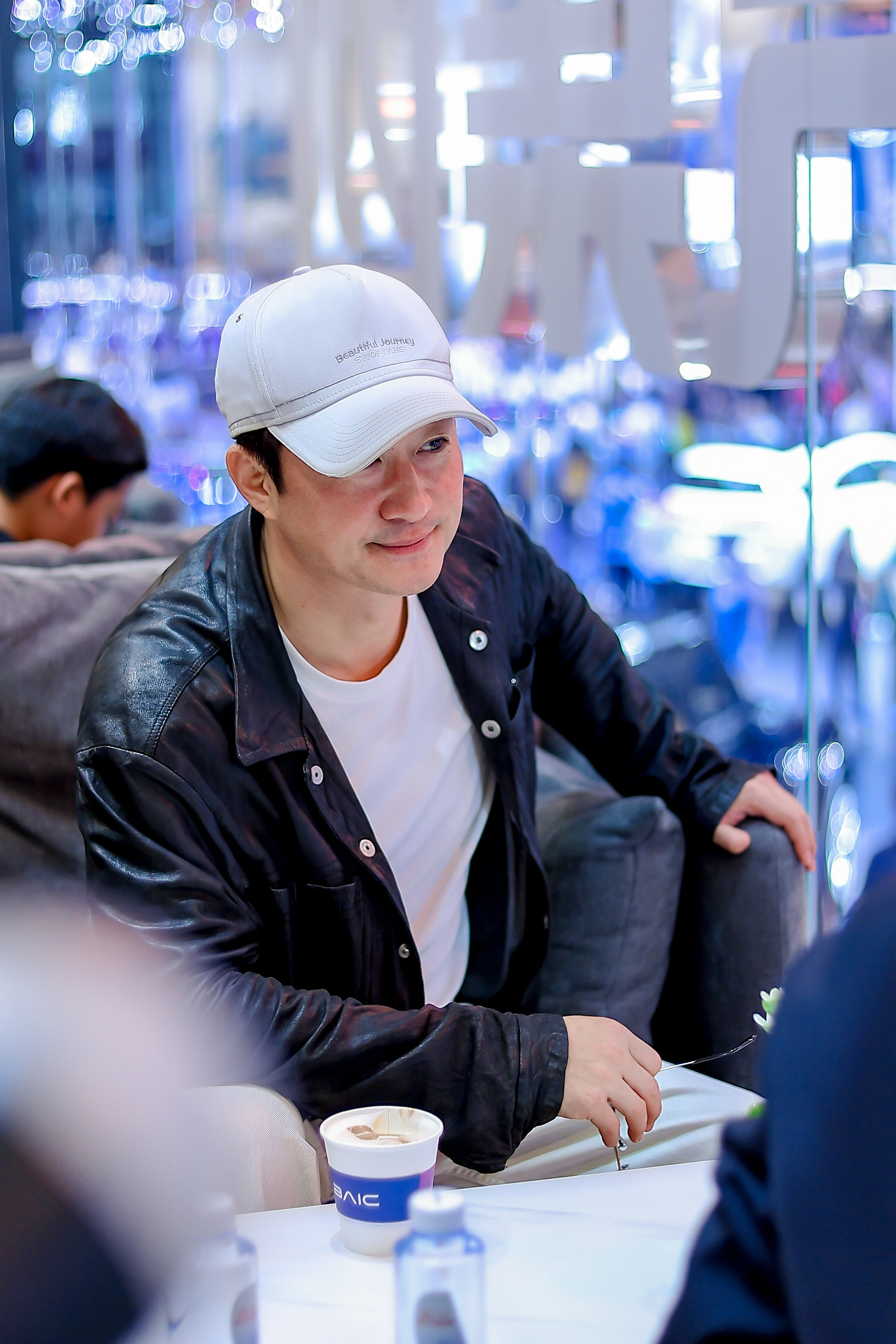 聂远和吴京来看北京81的消息传开后，连黄牛都在问北京81展台在哪了哈哈北京81展