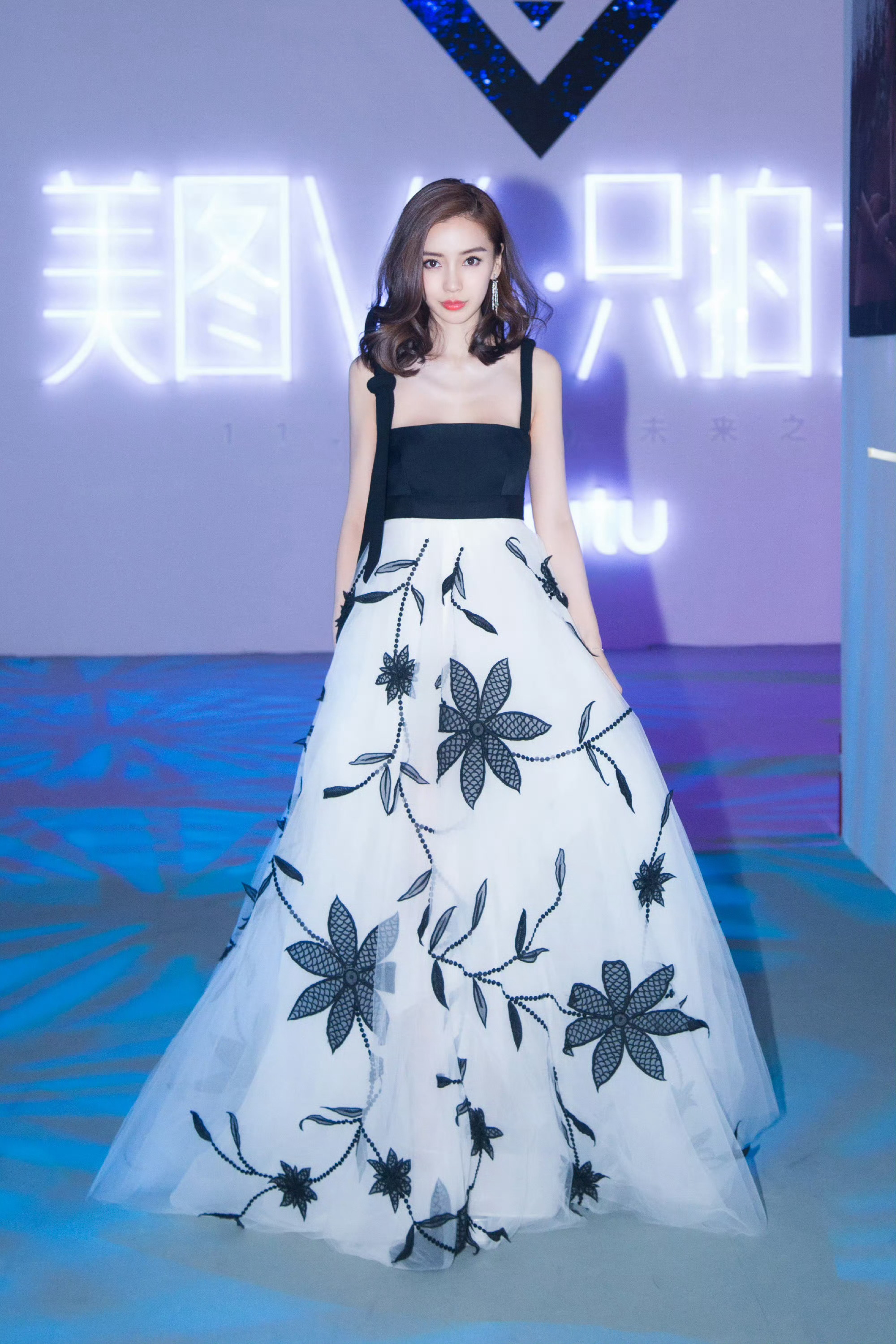 angelababy🌸angelababy “玫瑰万千 想作风 狂热炽烈” “