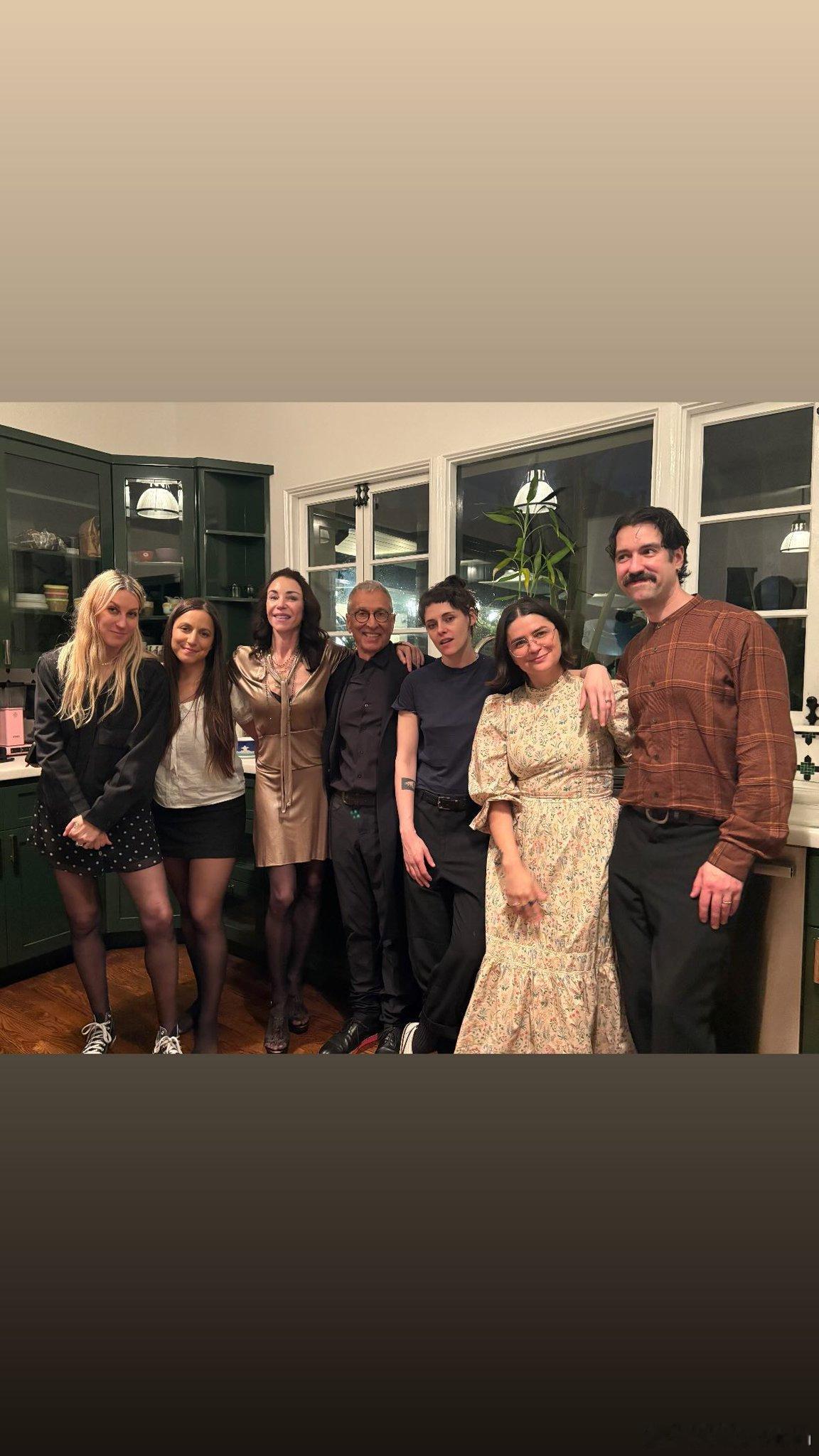 Kristen stewart克里斯汀斯图尔特和老婆Dylan meyer的家人