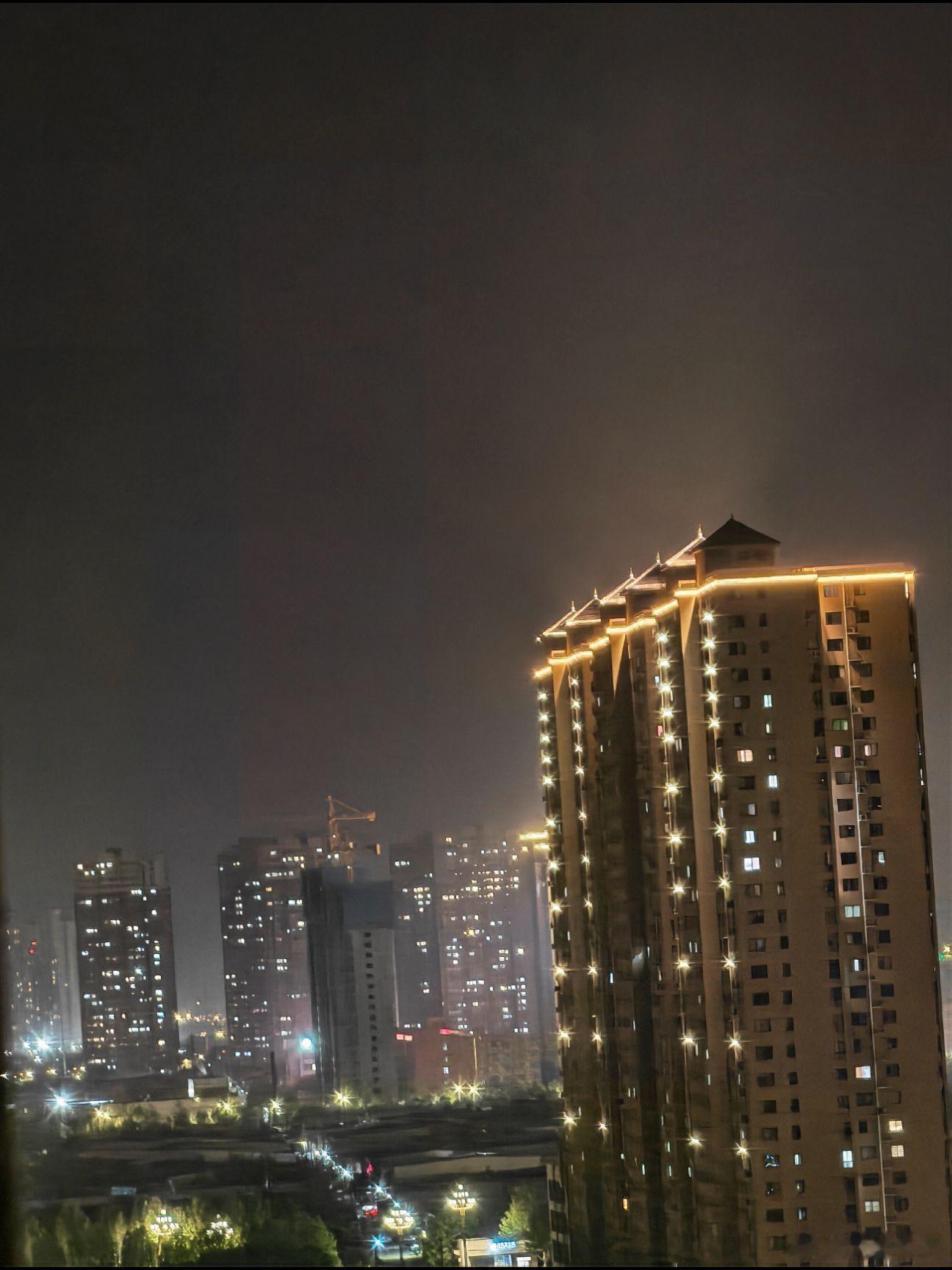 情感 那个说永远不会离开你的人，早已经离开了，那个说爱你的人，牵着的却是别人的手