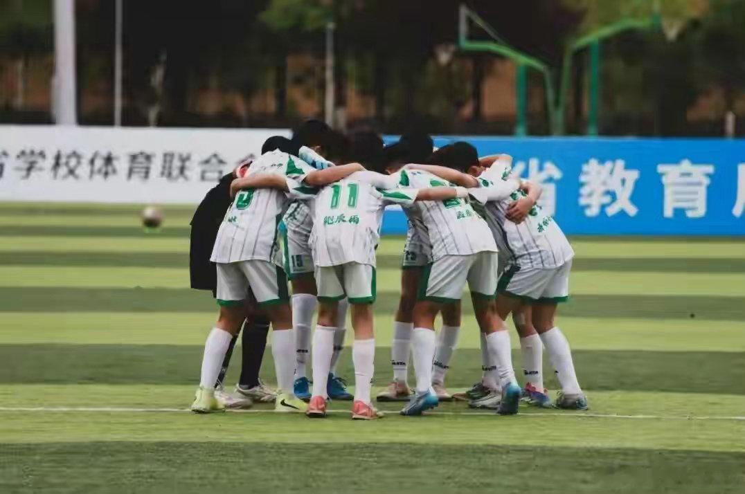 南京空翻哥之父谈儿子走红那一记空翻翻过了对手，却翻不过父亲的清醒。真正的远见，是