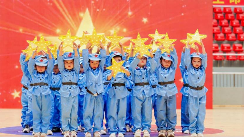 旺苍：童趣满满 精彩纷呈
   
    近日，旺苍县各中小学、幼儿园举办了丰富