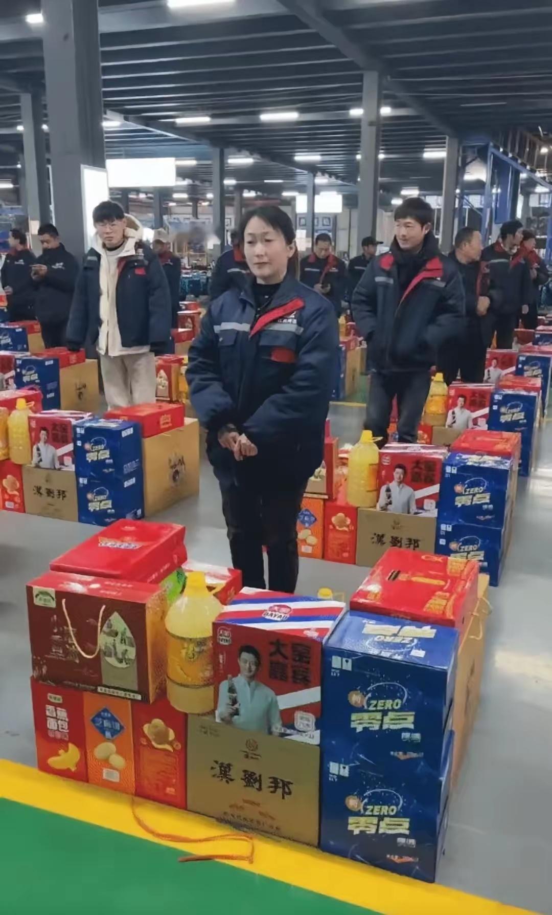 网友：这福利不错，老板大气，有点想去这家工厂了 