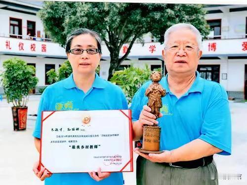2005年，一名外交官退休后，携妻子离家，自此杳无音信。直到9年后，一位衣衫破旧