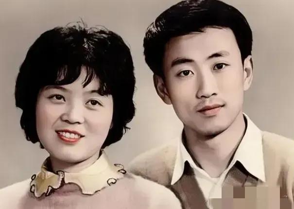 1977年，知青刘小勇考上大学。临走前夜，17岁王爱娟含泪解开衣扣：“小勇哥，你