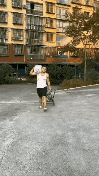 美了醉了！
看把这家伙美的，今儿咱高兴，咱高兴，浑身是劲儿使不完的劲儿，女朋友来