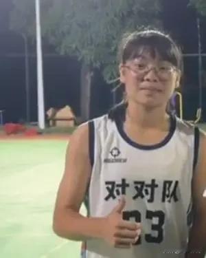 曝广西网红篮球女生试训广东女篮！

据国内媒体消息，此前凭借一个