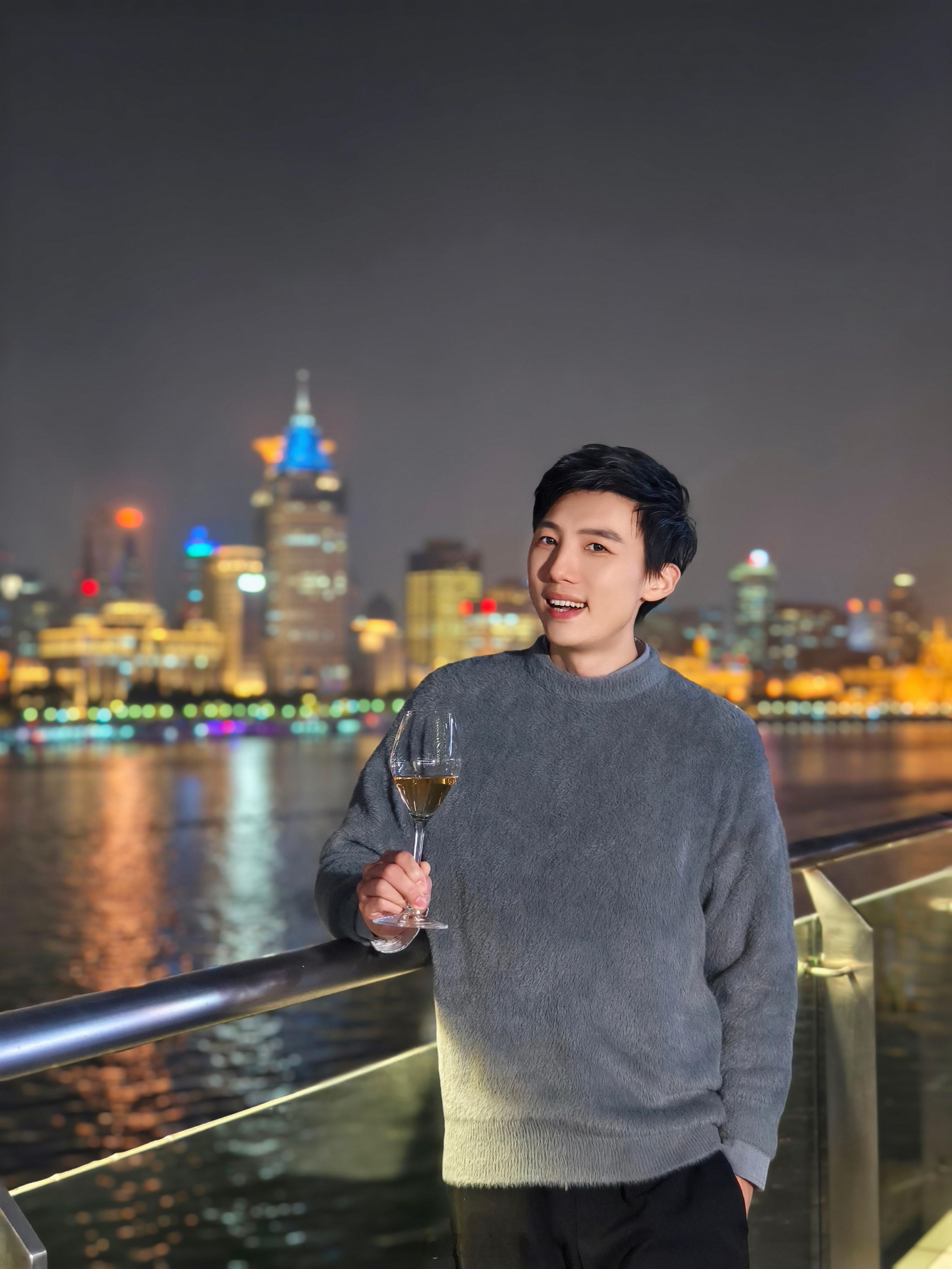 与汤臣一品为邻坐拥270度江景的浦之星，先来感受一下江明月的江浙菜。历时三年重金