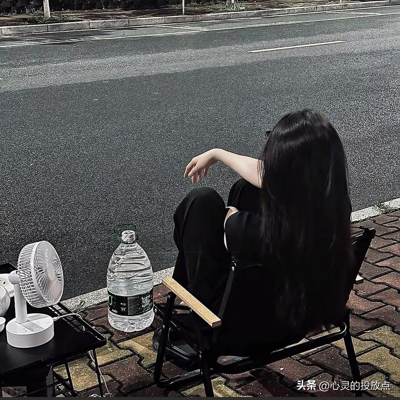 惩罚男人最好的方式

不是哭，不是闹，更不是拿他的错伤害自己

而是：别把他再当