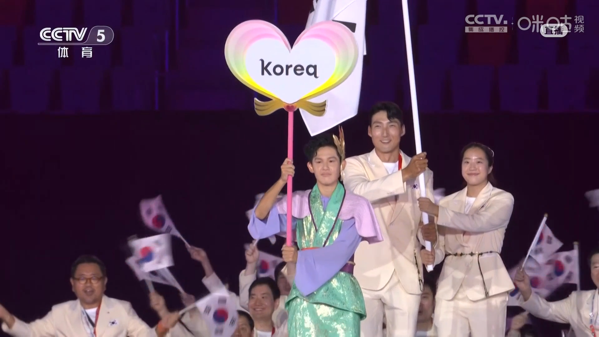 #申裕斌亚运会开幕式入场#  2026亚运会开幕式，韩国体育代表团入场，乒乓球运