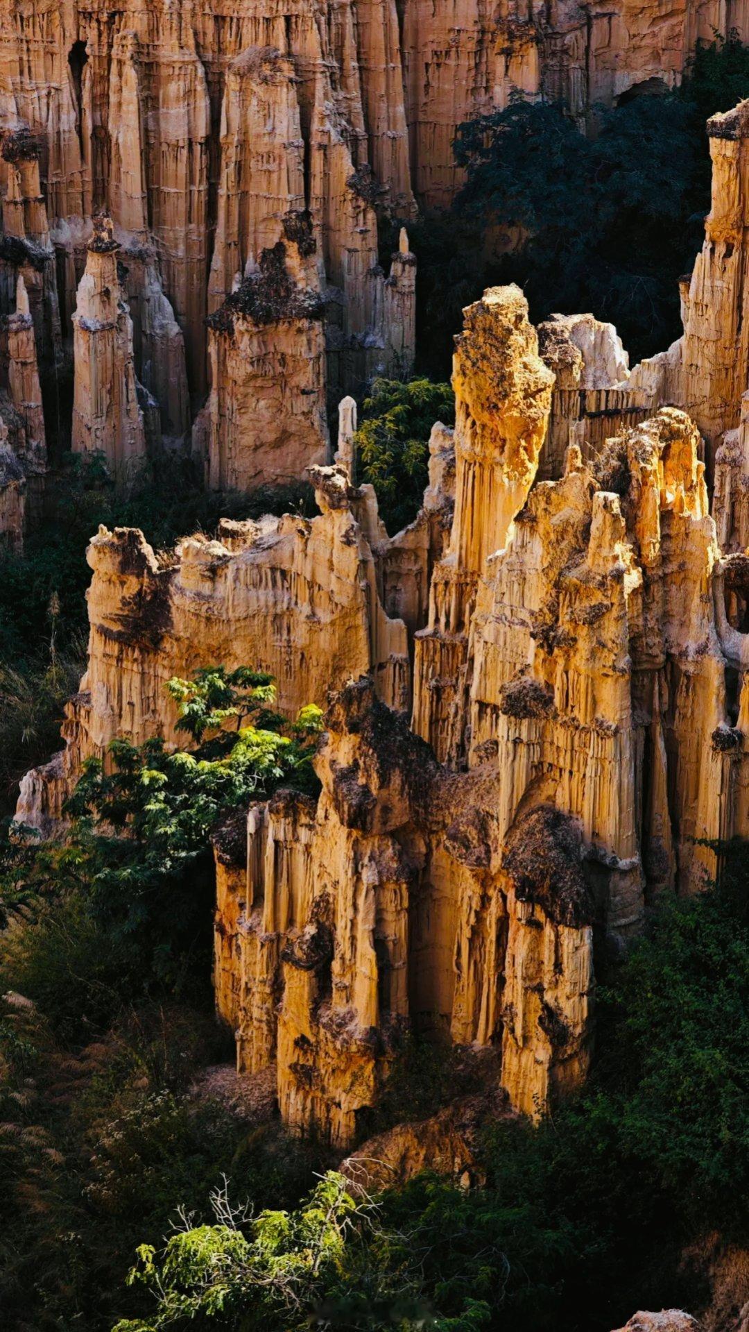 云南元谋土林，是时光雕琢的大地奇观 楚雄·元谋