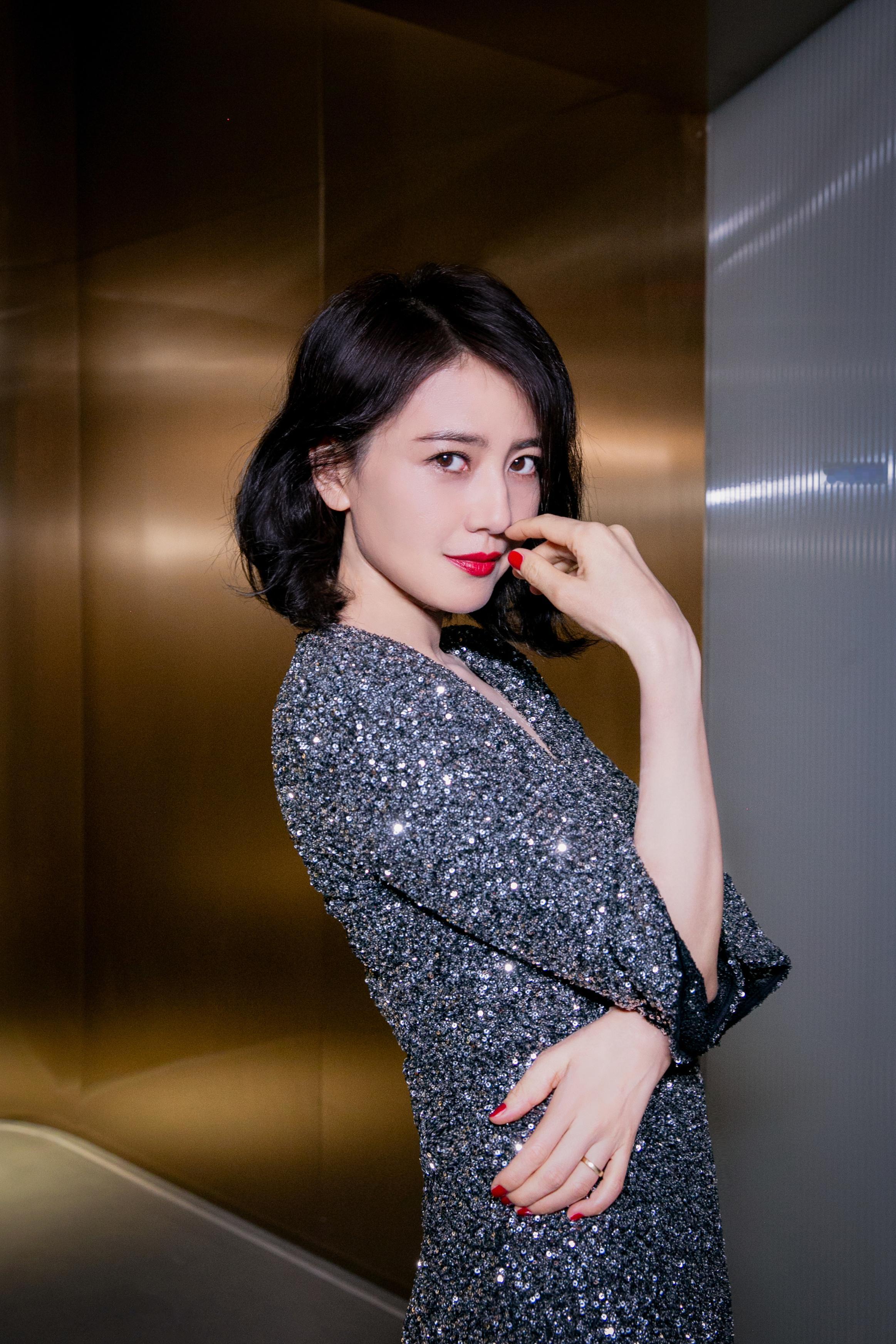 刷到姐姐这组造型，状态好到我直接瞳孔地震！然后话说回来，好多人说变胖就是不自律，