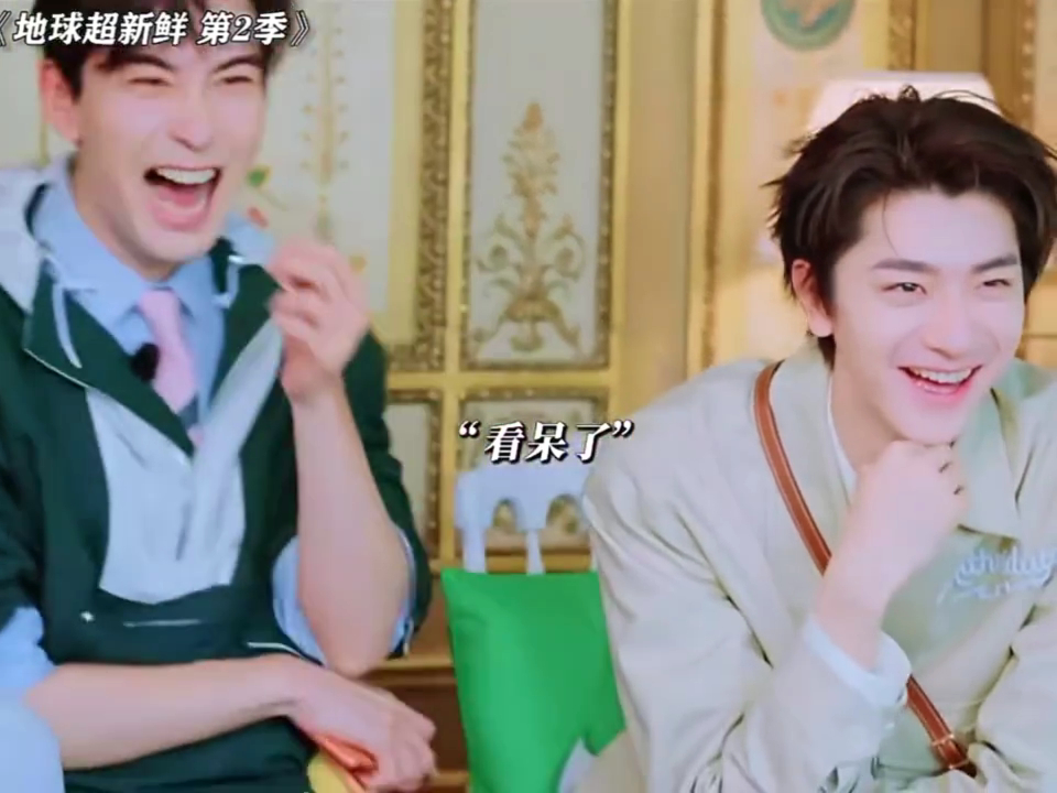 刘宇宁显得林一更好笑了林一私下小声碎碎念吐槽反光眼镜，刘宇宁直接大胆喊话，两个人