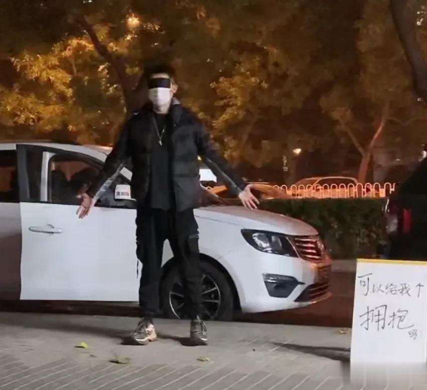 任泉，让人泪流不止！

谁能想到，在这清冷的深夜街头，任泉又做了一件大事，100