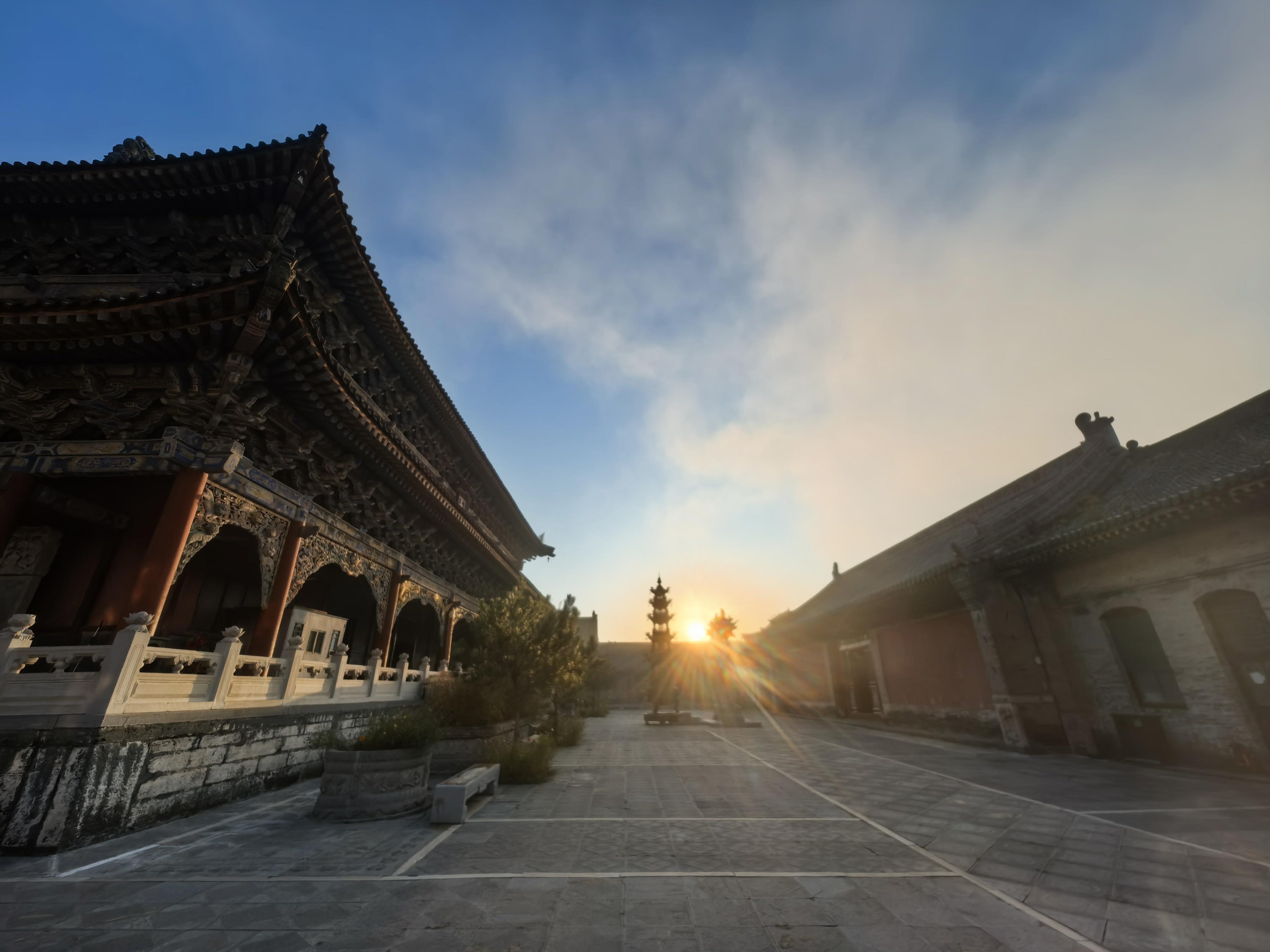 何谓“性空”？ “性空”（梵 *svabhāva-śūnyatā*），即“自性空