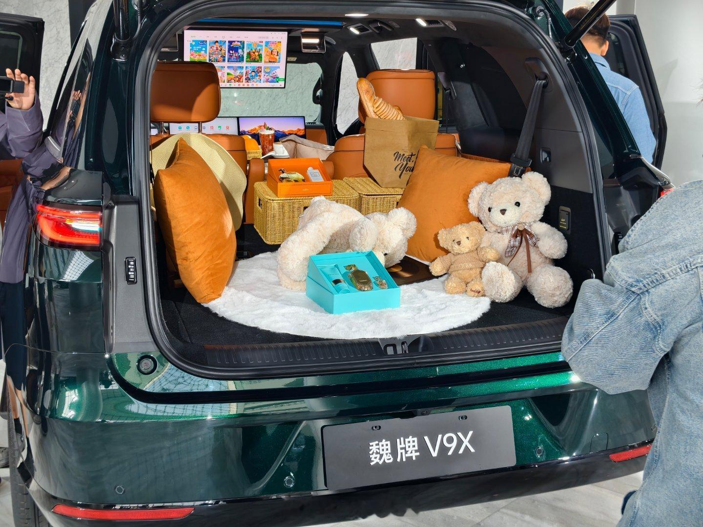 又来保定了，晚上看魏牌V9X预售发布会，昨天看魏总平遥古城直播还说“以姓氏命名的