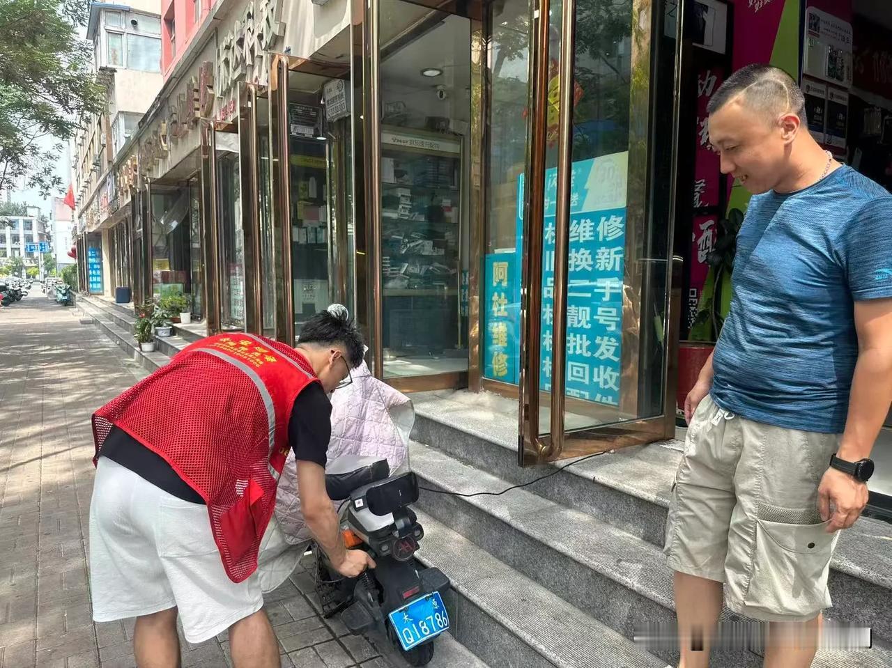排查飞线充电隐患 迎泽区织密街巷安全网

为筑牢消防安全防线，太原市迎泽区柳巷街