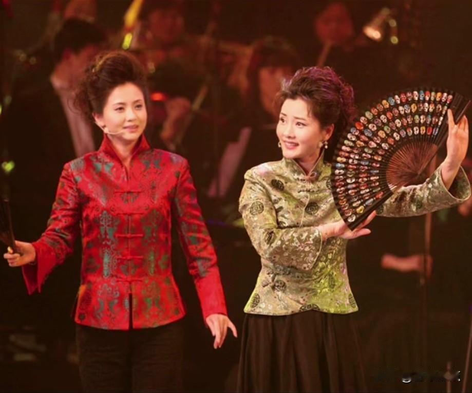 越剧界的二美——陶慧敏、何赛飞。
上世纪八、九十年代，她俩从越剧舞台跨界影视圈，